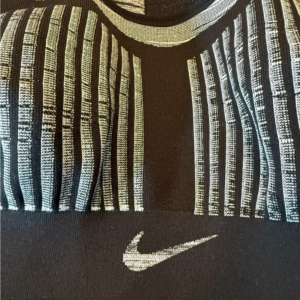 Nike Pro Indy Flyknit Seamless Sports Bra XS Black Gray‎ Stripe AJ4047-014 - Picture 7 of 13
